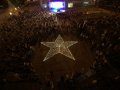 Крымчане зажгли огромную звезду в память о погибших героях войны Крымчане зажгли огромную звезду в память о погибших героях войны