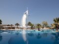 Jumeirah Beach Hotel принимает гостей после реновации